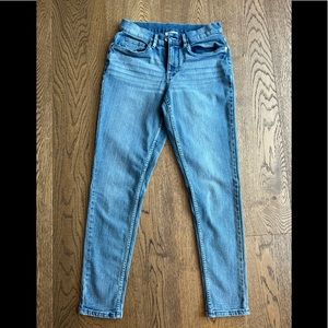 Like new (worn once) Venus size 6 with stretch